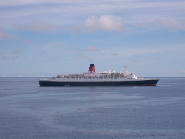 QE2 in Tonga